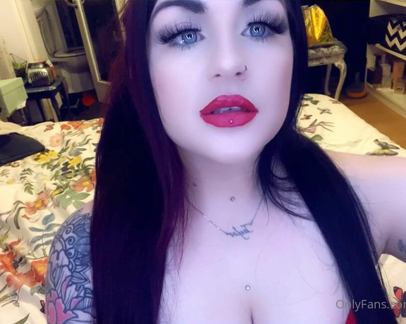 GODDESS TAYLOR aka Taylorhearts_xx OnlyFans - Addiction is real