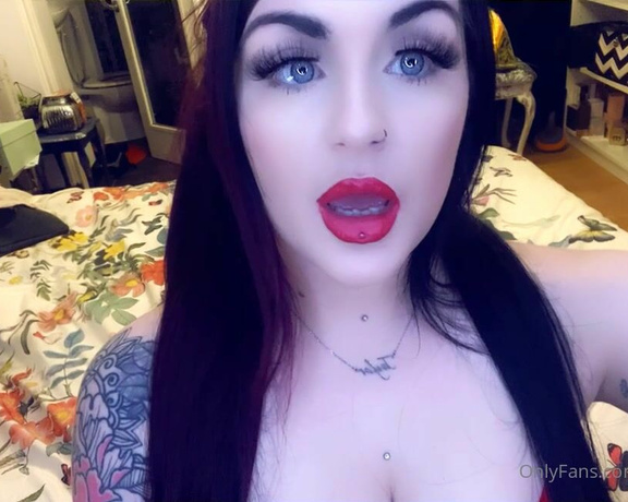 GODDESS TAYLOR aka Taylorhearts_xx OnlyFans - Addiction is real