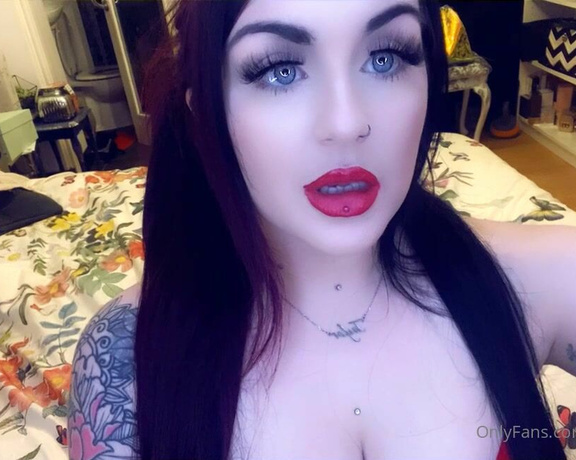 GODDESS TAYLOR aka Taylorhearts_xx OnlyFans - Addiction is real