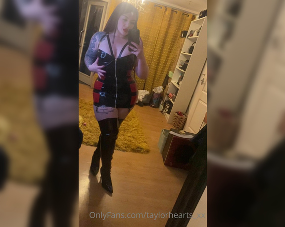 GODDESS TAYLOR aka Taylorhearts_xx OnlyFans - Shiny weak for latex,