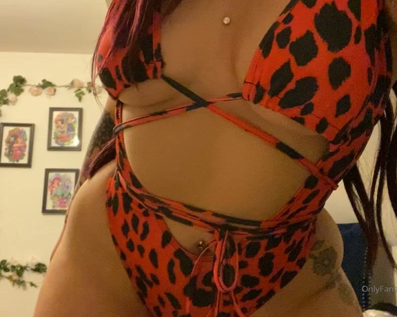 GODDESS TAYLOR aka Taylorhearts_xx OnlyFans - 5d95365432f17d0484f35