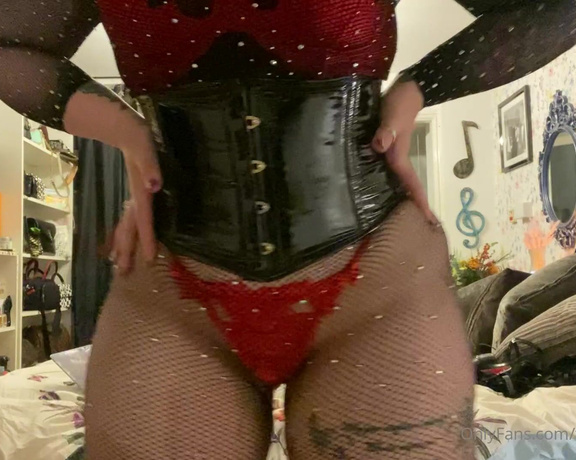 GODDESS TAYLOR aka Taylorhearts_xx OnlyFans - 10 mins of edging for my body & ass Comment below how far you got into the clip & how many edges