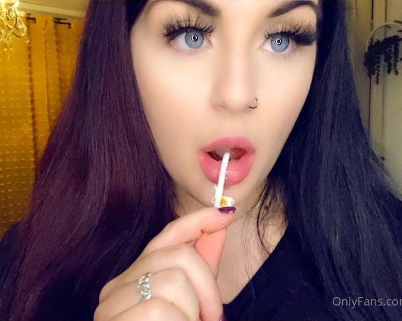 GODDESS TAYLOR aka Taylorhearts_xx OnlyFans - Lucky boy gets my spit lolly 1