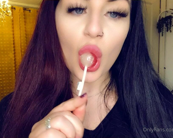 GODDESS TAYLOR aka Taylorhearts_xx OnlyFans - Lucky boy gets my spit lolly 1