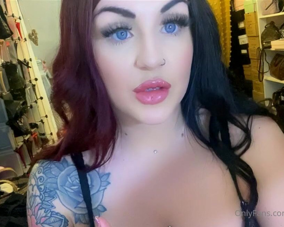 GODDESS TAYLOR aka Taylorhearts_xx OnlyFans - Laughing at you scraping together the bill money whilst pumping your cash to me 4 videos 3