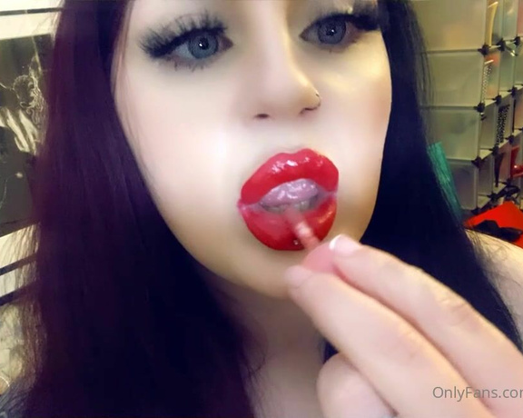 GODDESS TAYLOR aka Taylorhearts_xx OnlyFans - My lips turn you on 2