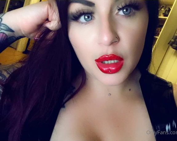 GODDESS TAYLOR aka Taylorhearts_xx OnlyFans - Friday task’