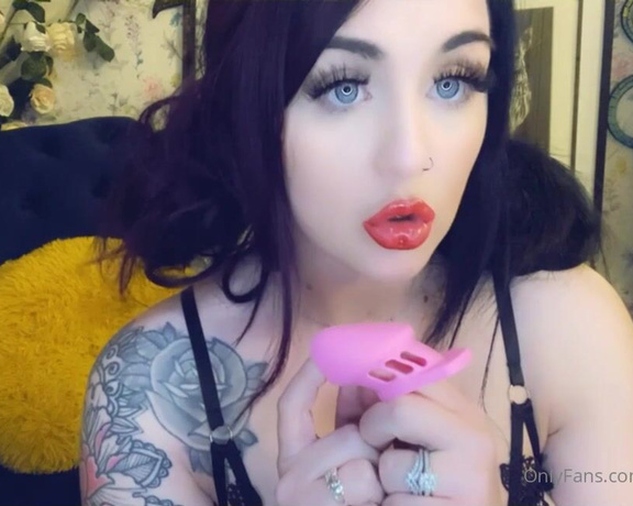 GODDESS TAYLOR aka Taylorhearts_xx OnlyFans - The reason why chastity is good for you weak males and why us women LOVE you in