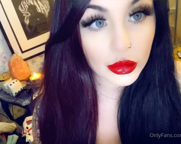 GODDESS TAYLOR aka Taylorhearts_xx OnlyFans - Lips are your weakness