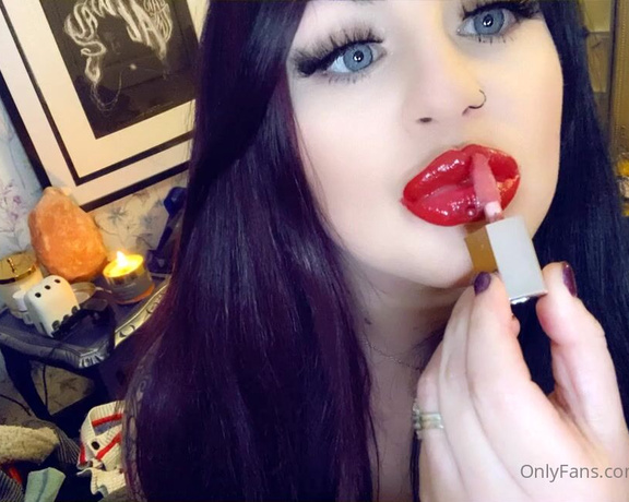 GODDESS TAYLOR aka Taylorhearts_xx OnlyFans - Lips are your weakness