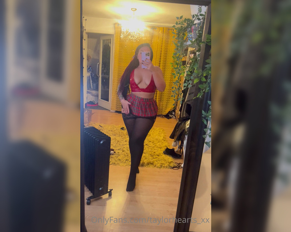 GODDESS TAYLOR aka Taylorhearts_xx OnlyFans - Tell your school domme therapist