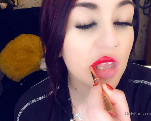 GODDESS TAYLOR aka Taylorhearts_xx OnlyFans - Lipstick ruins you