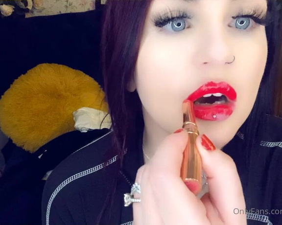 GODDESS TAYLOR aka Taylorhearts_xx OnlyFans - Lipstick ruins you