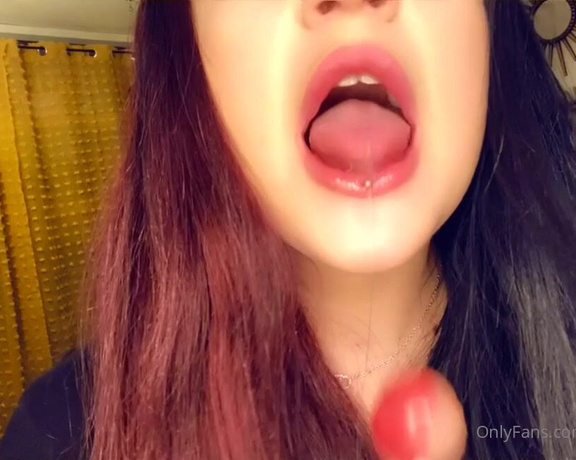 GODDESS TAYLOR aka Taylorhearts_xx OnlyFans - Lucky boy gets my spit lolly 2