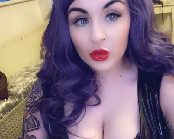 GODDESS TAYLOR aka Taylorhearts_xx OnlyFans - 5daf461a57a4b1d4e3cc2