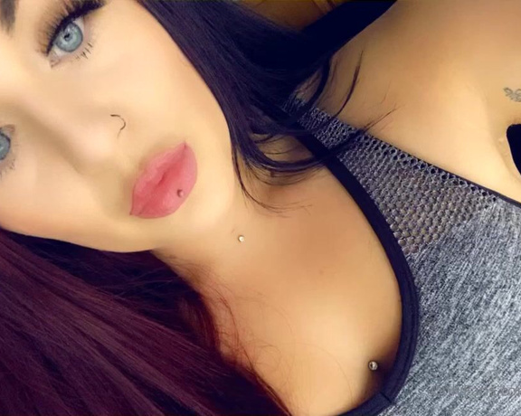 GODDESS TAYLOR aka Taylorhearts_xx OnlyFans - Listen & Comment below!