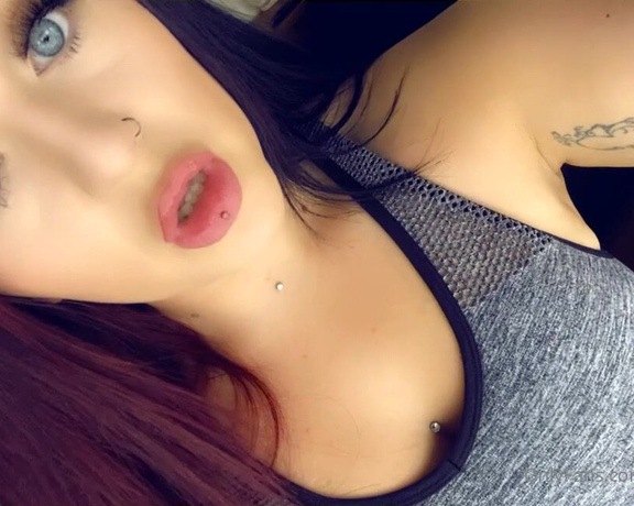 GODDESS TAYLOR aka Taylorhearts_xx OnlyFans - Listen & Comment below!