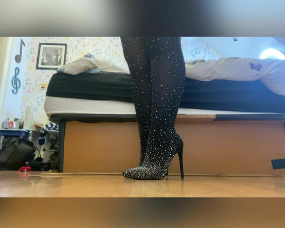 GODDESS TAYLOR aka Taylorhearts_xx OnlyFans - Sparkly thigh high boots & JOI talk (425mins)