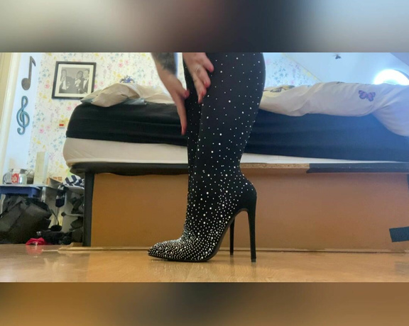 GODDESS TAYLOR aka Taylorhearts_xx OnlyFans - Sparkly thigh high boots & JOI talk (425mins)