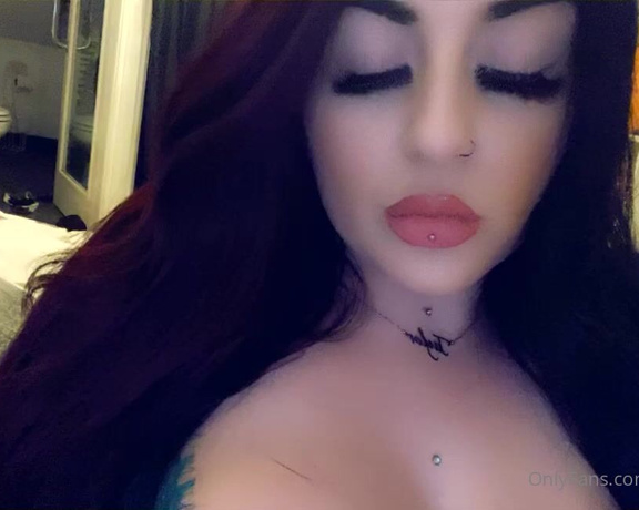 GODDESS TAYLOR aka Taylorhearts_xx OnlyFans - Go down a black hole for