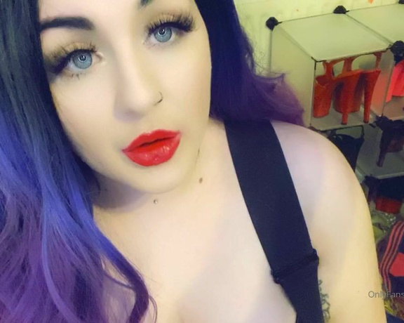 GODDESS TAYLOR aka Taylorhearts_xx OnlyFans - Break up with your girlfriend