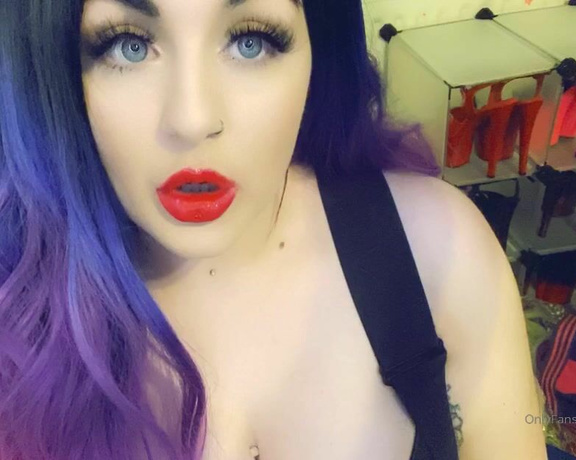 GODDESS TAYLOR aka Taylorhearts_xx OnlyFans - Break up with your girlfriend