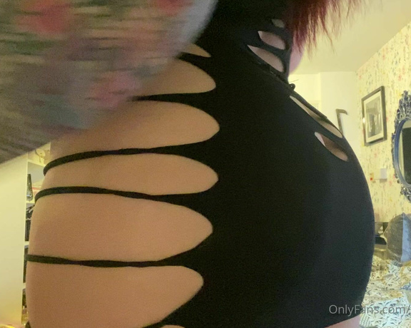 GODDESS TAYLOR aka Taylorhearts_xx OnlyFans - Worship my new dress