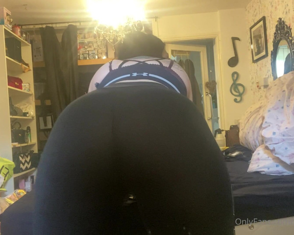 GODDESS TAYLOR aka Taylorhearts_xx OnlyFans - Gym leggings worship