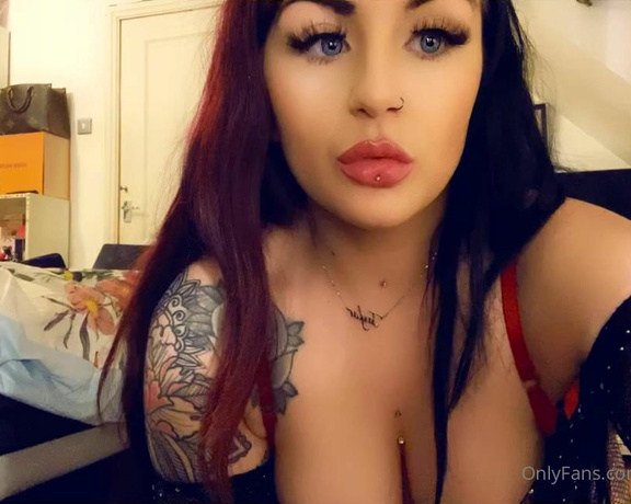 GODDESS TAYLOR aka Taylorhearts_xx OnlyFans - Watch me Spit & drool, and wish you were lapping it up 2