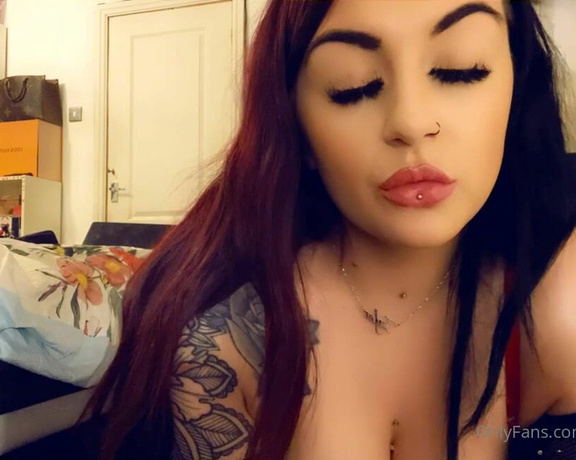 GODDESS TAYLOR aka Taylorhearts_xx OnlyFans - Watch me Spit & drool, and wish you were lapping it up 2