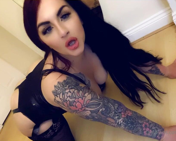 GODDESS TAYLOR aka Taylorhearts_xx OnlyFans - Latex lover