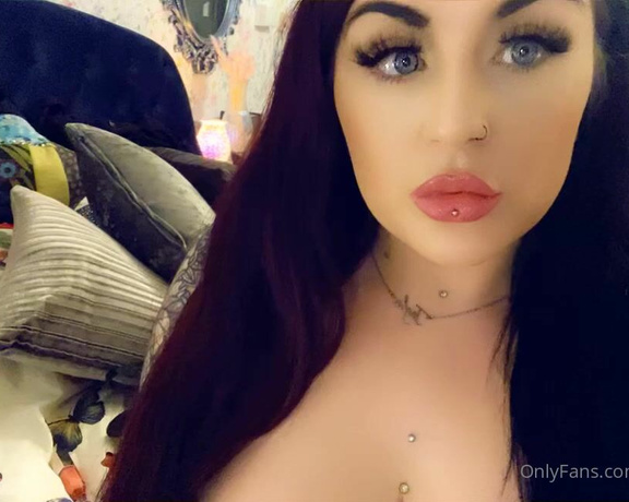 GODDESS TAYLOR aka Taylorhearts_xx OnlyFans - Watch me Spit & drool, and wish you were lapping it up 1