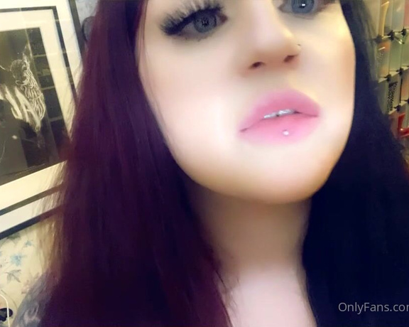 GODDESS TAYLOR aka Taylorhearts_xx OnlyFans - My lips turn you on 1