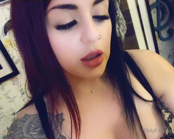 GODDESS TAYLOR aka Taylorhearts_xx OnlyFans - Look how easy it is for me to get rid of your keys you better be a good boy this LOCKTOBER 5 mins