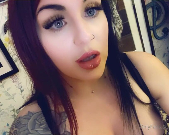 GODDESS TAYLOR aka Taylorhearts_xx OnlyFans - Look how easy it is for me to get rid of your keys you better be a good boy this LOCKTOBER 5 mins