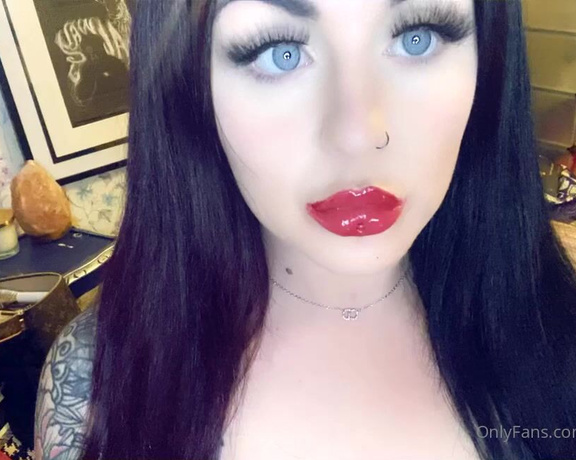 GODDESS TAYLOR aka Taylorhearts_xx OnlyFans - Red Lip Ruin