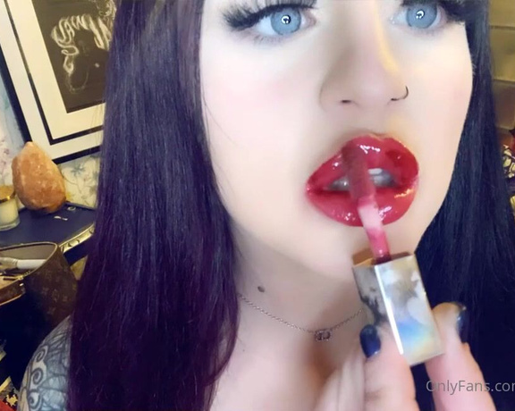 GODDESS TAYLOR aka Taylorhearts_xx OnlyFans - Red Lip Ruin