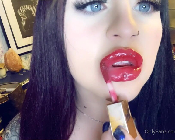 GODDESS TAYLOR aka Taylorhearts_xx OnlyFans - Red Lip Ruin