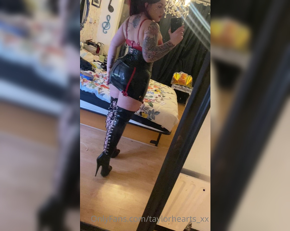 GODDESS TAYLOR aka Taylorhearts_xx OnlyFans - 26 inch waist 45 inch ass