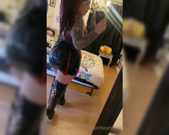 GODDESS TAYLOR aka Taylorhearts_xx OnlyFans - 26 inch waist 45 inch ass