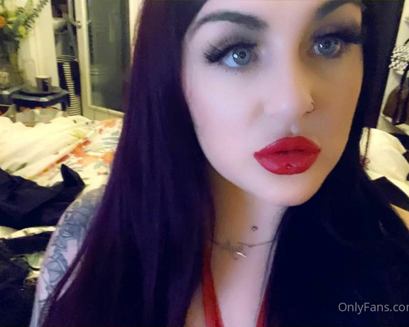 GODDESS TAYLOR aka Taylorhearts_xx OnlyFans - 17th task!  if you can’t do either I want a tip!