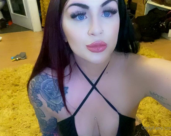 GODDESS TAYLOR aka Taylorhearts_xx OnlyFans - Doesn’t it feel good to know I have all this awful information !!! Fantasy