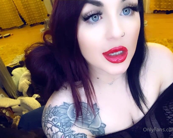 GODDESS TAYLOR aka Taylorhearts_xx OnlyFans - This is about Goddess