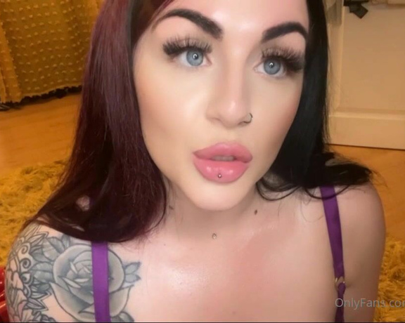 GODDESS TAYLOR aka Taylorhearts_xx OnlyFans - Which cage suits you more I promise ill look after the keys ( 4 mins )