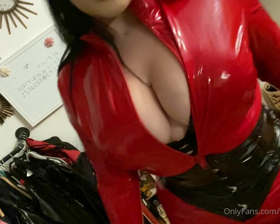GODDESS TAYLOR aka Taylorhearts_xx OnlyFans - You want to be a weak obedient dog for goddess 8 mins of pet play