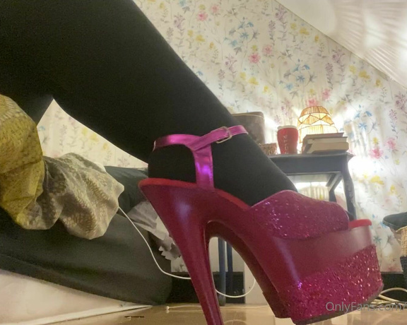 GODDESS TAYLOR aka Taylorhearts_xx OnlyFans - Silent heel worship