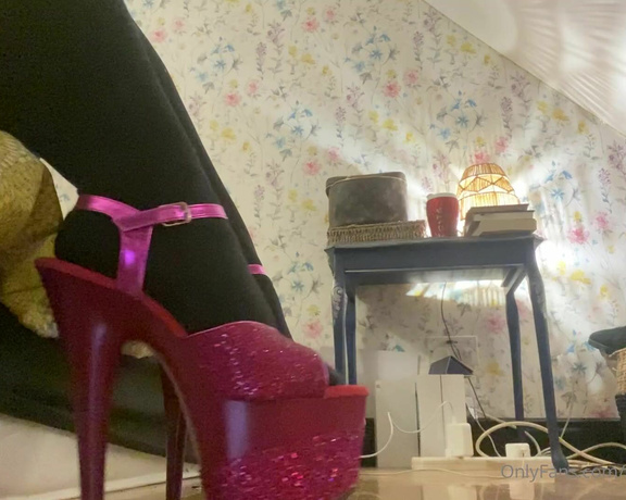 GODDESS TAYLOR aka Taylorhearts_xx OnlyFans - Silent heel worship