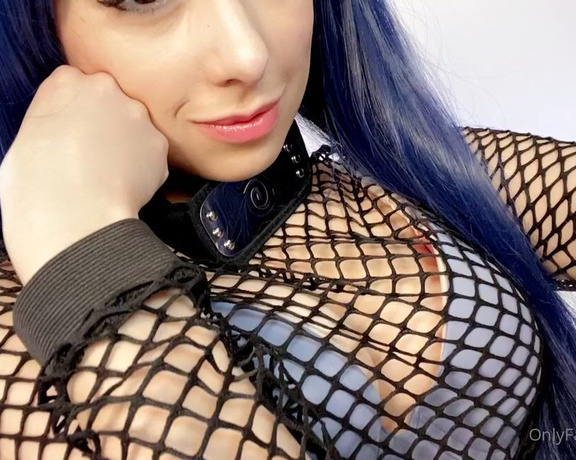 Luna Rexx aka Lunarexx OnlyFans - Teasing you in my Hinata cosplay Hope youve had a good Tuesday, Im working on lots of good conte