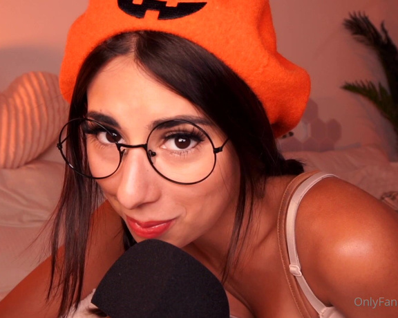 Luna Rexx aka Lunarexx OnlyFans - FREE VIDEO! ASMR Kisses from your Girlfriend (20 min) HAPPY OCTOBER! I hope you enjoy this free