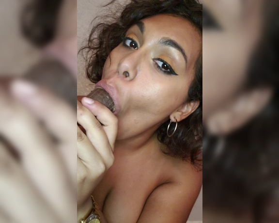 Thickpuertoricansoles aka Thickprsoles OnlyFans - Hmm i got some guys who like watching me eat my ice cream dont you wish you was the cone